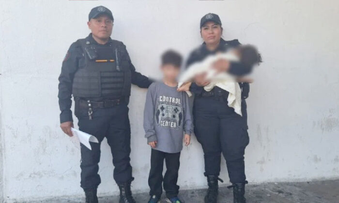 Fueron rescatados un niño de ocho años y una bebé que llevaban días encerrados y solos en una casa en Nuevo León