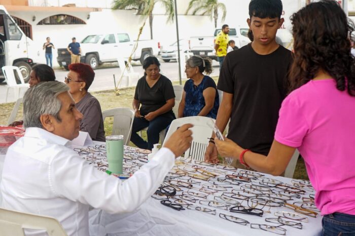 SE BENEFICIAN FAMILIAS EN BRIGADA MÉDICA