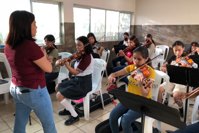 Impulsa IRCA su taller de violín