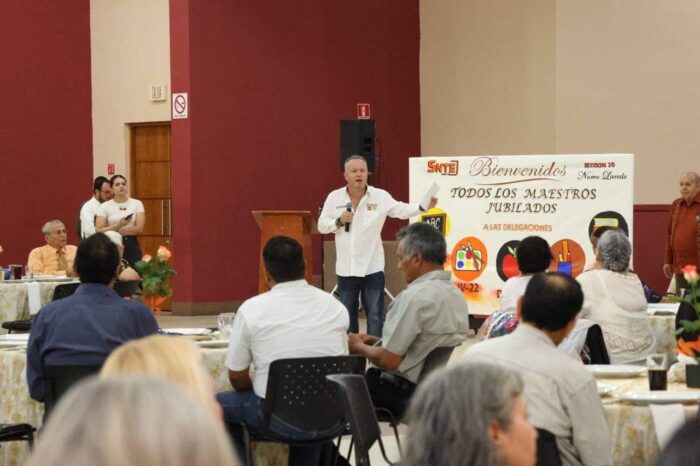 MAESTROS JUBILADOS VAN CON CARLOS CANTUROSAS; LEGISLARÁ POR MEJORES PENSIONES