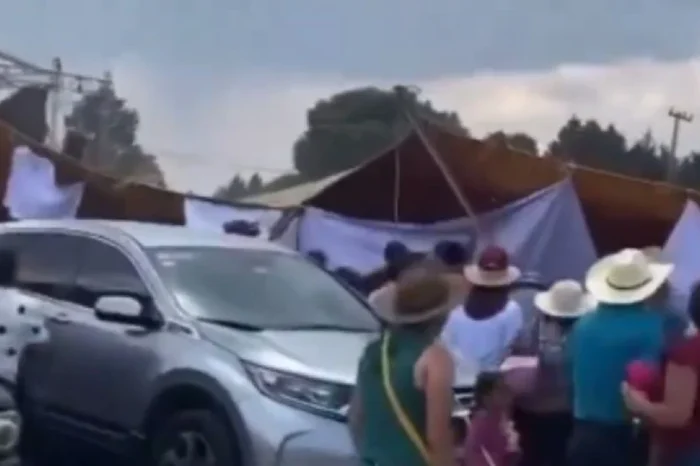 Viento derriba lonas durante cierre de campaña en Edomex y deja 32 lesionados