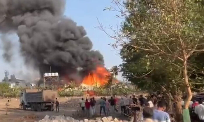 Reportan al menos 24 muertos, la mayoría niños, en incendio de un parque de diversiones en India.