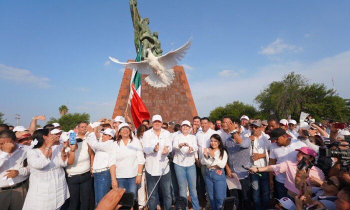 Marchan 15 mil por la democracia en Nuevo Laredo
