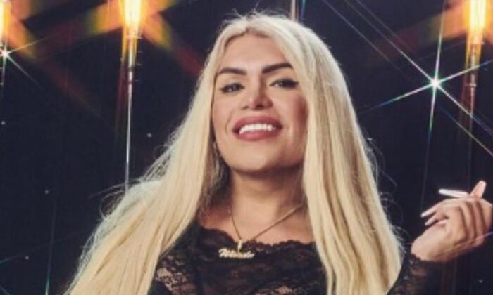 “Ya no sean tan chismosos”: Wendy Guevara da dinero a reporteras para las aguas