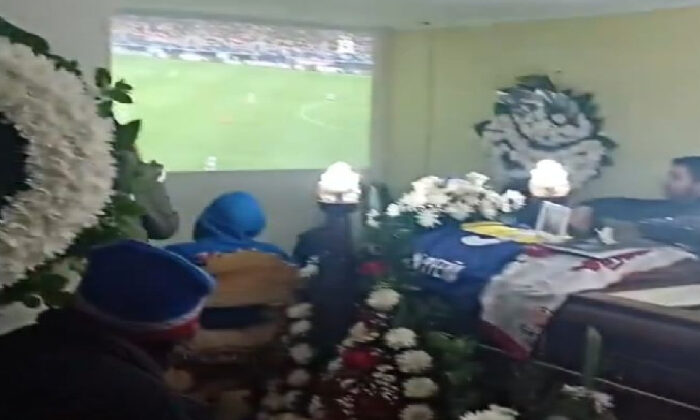 Aficionados van a un funeral, pero ponen juego en la pantalla para no perderse la Copa América