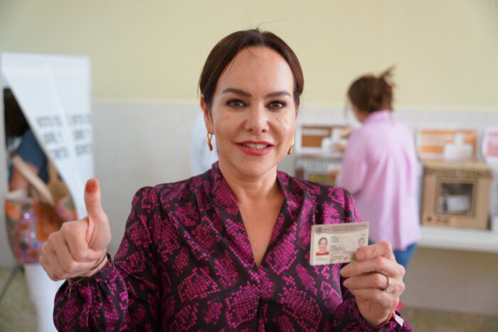 EJERCE CARMEN LILIA CANTUROSAS VILLARREAL SU VOTO; CONVOCA A LA POBLACIÓN A SALIR A VOTAR