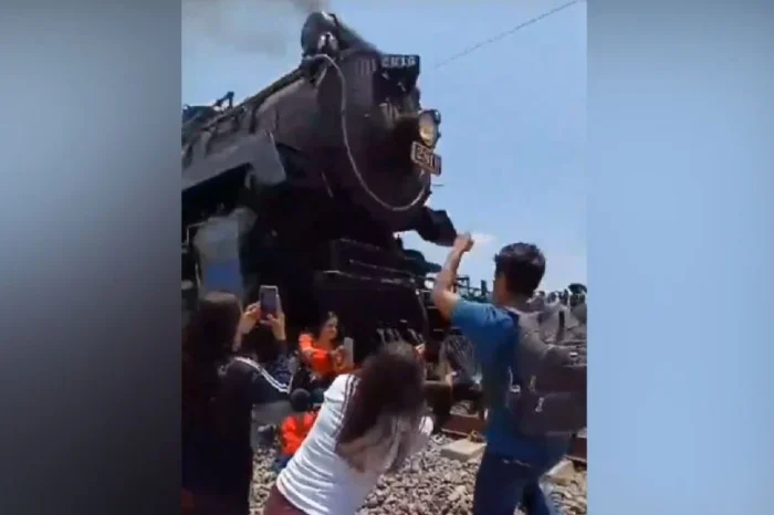 Mujer muere al tomarse una selfie y ser golpeada por la locomotora Empress 2816 en Hidalgo