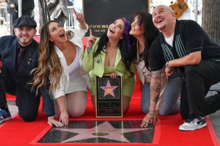 Jenni Rivera recibe estrella póstuma en el Paseo de la Fama de Hollywood
