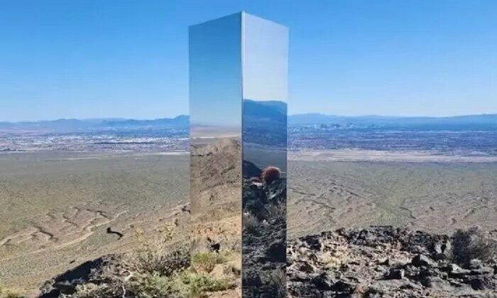Extraño monolito aparece en el desierto de Nevada