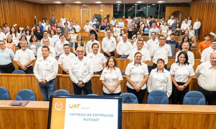 Reconoce UAT a estudiantes, hijos de personal docente