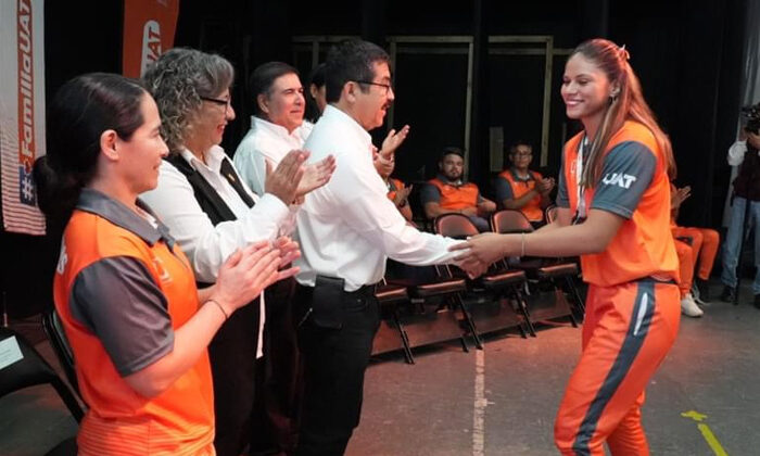 Rector reconoce a medallistas UAT