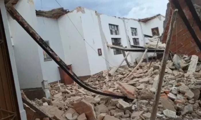 Sacerdote resulta ileso tras tras el desplome del techo en iglesia de Jalisco