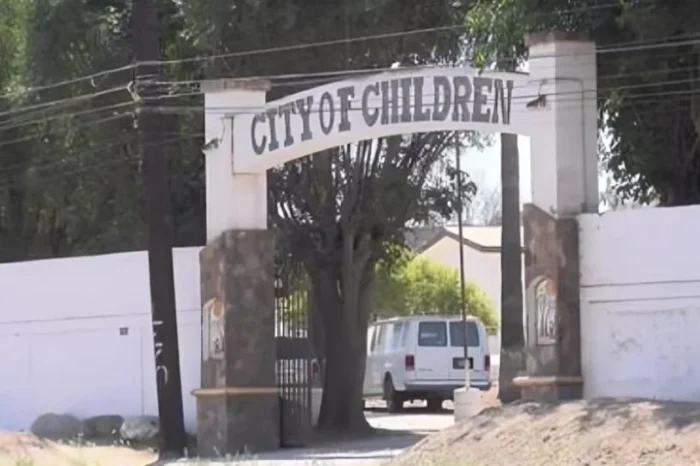 Niño de 6 años fallece tras caer a una cisterna en orfanato de Ensenada