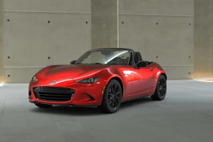 Joven pide a Mazda respetar precio de 520 pesos de un MX-5 2024
