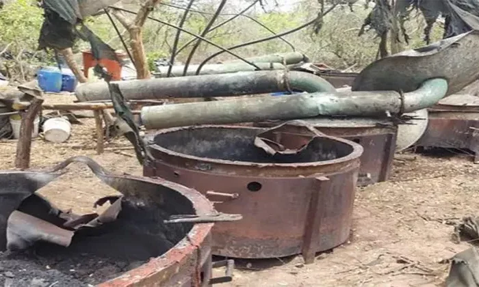 Marina descubre megalaboratorio de metanfetamina en Culiacán