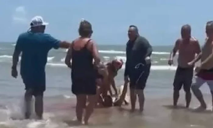 Tiburón ataca a dos personas en la Isla del Padre
