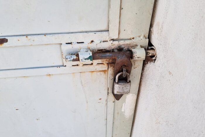 Cierran baños públicos en Plaza Libertad: La falta de mantenimiento y la desatención del Gobierno Municipal de Carmen Lilia Canturosas generan caos y riesgo sanitario para los vecinos