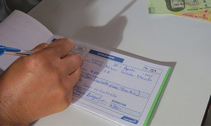 Acusan cobro de cuotas escolares de mil 500 pesos