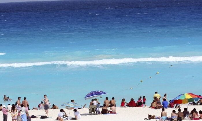 Turista fállense en playa de Huatulco por el impacto de un rayo; el momento fue captado en video por testigos