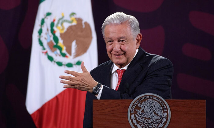 AMLO defiende al ‘Super Peso Mexicano’ y recuerda devaluación del peso en sexenios del PRI