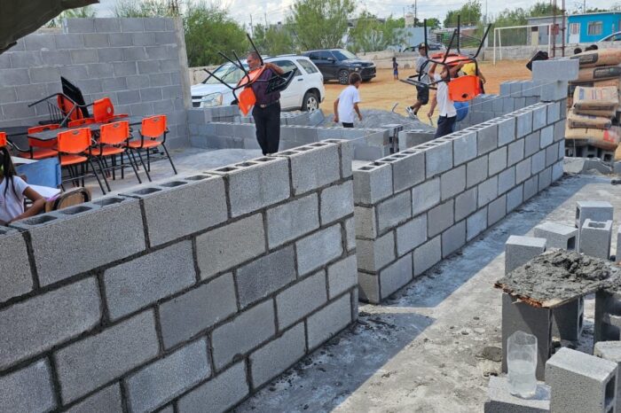 Unidos por la Educación: Periodistas y Sociedad Civil logran iniciar construcción de salones y módulo de baños en Praderas del Mezquital
