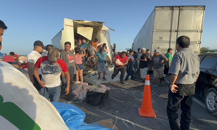 Festín de rapiña tras accidente