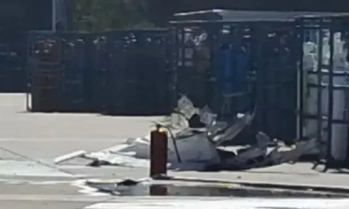 Lo despiden y en venganza estrella su avión contra una empresa