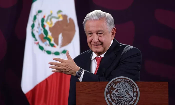 AMLO presume que por primera vez en 50 años no se devalúa el peso mexicano