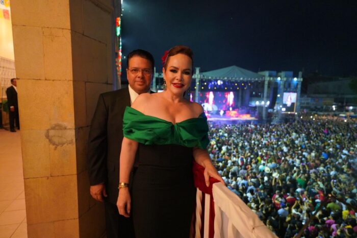 La alcaldesa de Nuevo Laredo luce vestidos de lujo en medio de calles inundadas y falta de servicios