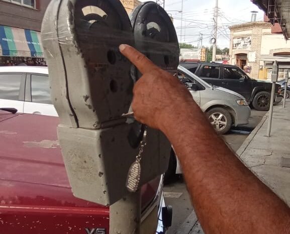 No sirven parquímetros; inspectores multan a los automovilistas