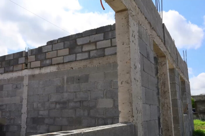 Avanza la construcción de la escuela en Praderas del Mezquital, pero se requiere más apoyo para concretar el sueño educativo la niñez