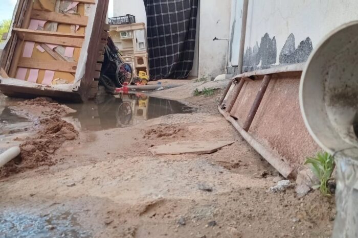 Vecinos de la Pancho Villa sufren abandono por aguas negras