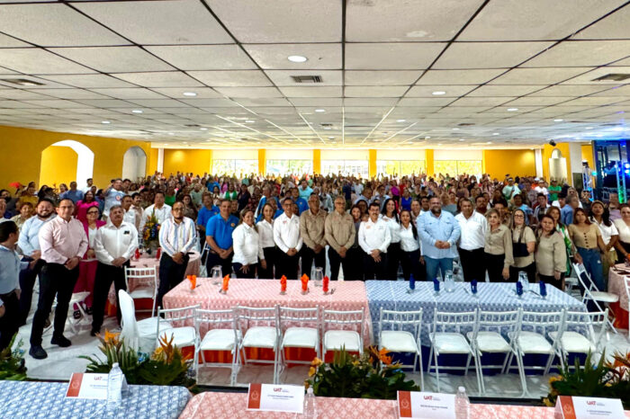 El rector Dámaso Anaya presidió la celebración del 51 Aniversario del SUTUAT