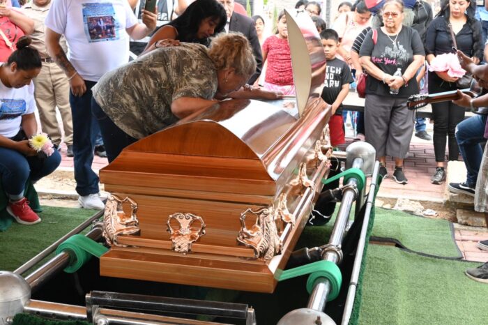 Dan ultimo adiós a la pequeña Lidia Iris, asesinada por militares de la Guardia Nacional: Familiares exigen justicia