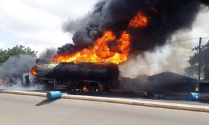 Hacían rapiña de gasolina en un camión accidentado y explotó, hay más 100 muertos. Ocurrió en Nigeria