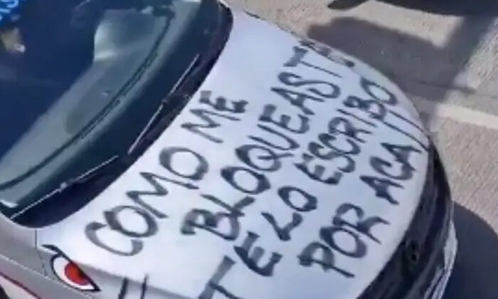 Por “infiel, poco hombre y dura 3 minutos” le rayan el auto