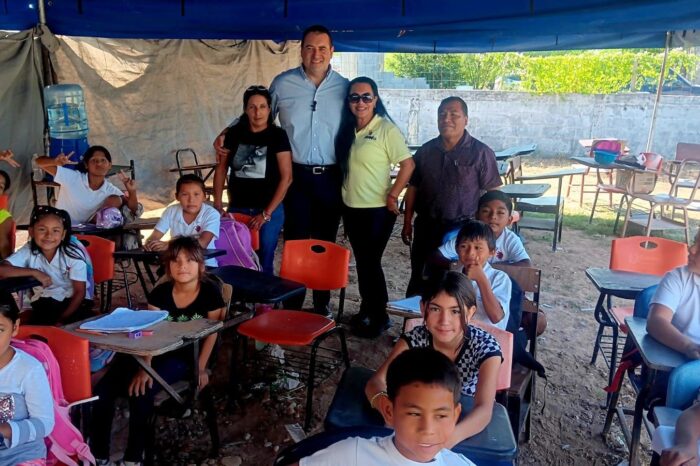 Lleva “Moyo” García Aguiar apoyos a vecinos de Praderas del Mezquital, Palmares, Granjas Regina y Los Fresnos