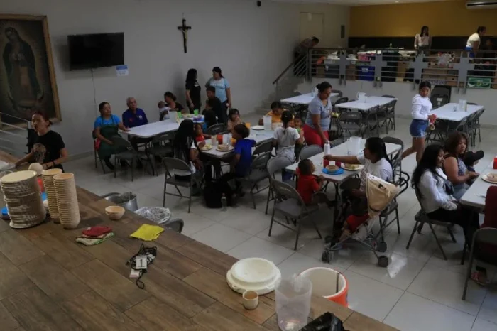 Migrantes se refugian en México por violenta operación 'Lone Star' en Texas