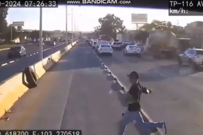 Ladrón huye tras cometer asalto y muere atropellado por camión