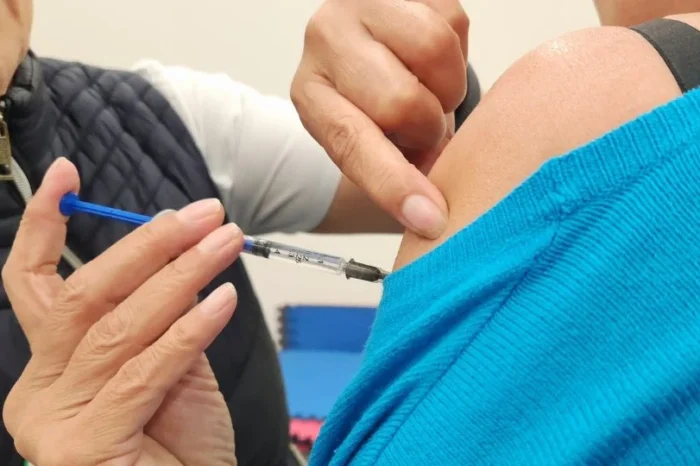 Inicia campaña invernal de vacunación contra influenza y covid-19