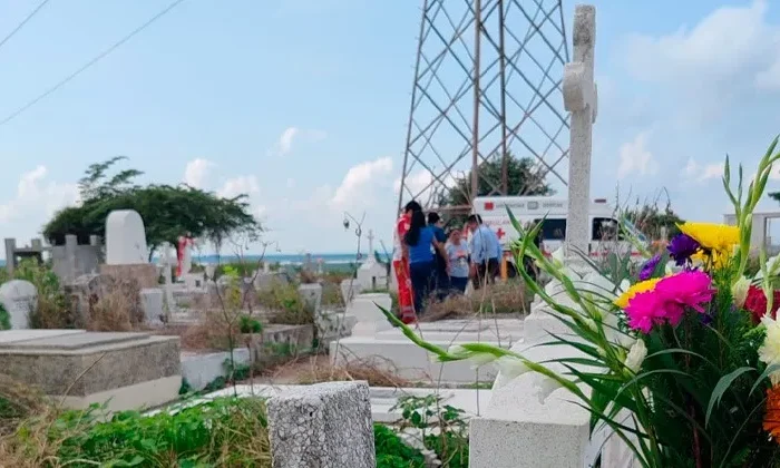 Muere en la tumba de su esposa