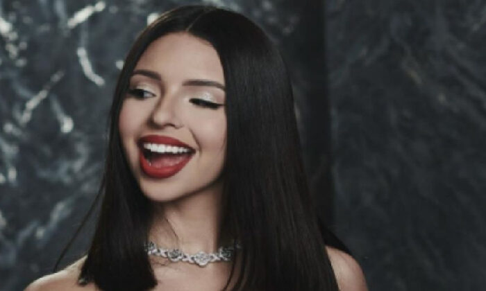 ¿Pueden quitarle el nombramiento de “Mujer del año” a Ángela Aguilar?