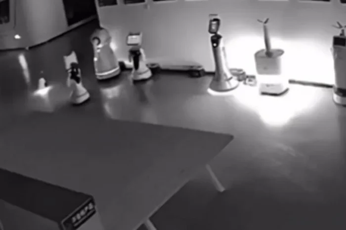 Cámara de seguridad graba a robot con IA convenciendo a empleados de renunciar