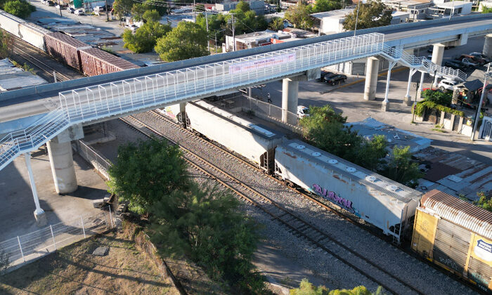 Inauguran puente peatonal y vehicular en Nuevo Laredo