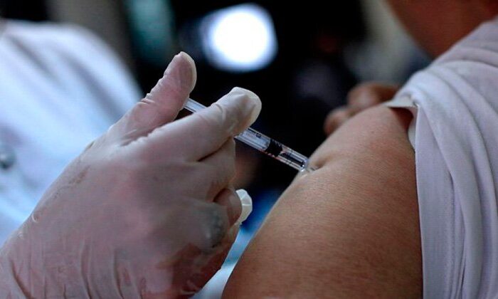 Vacunan en Nuevo Laredo a mil 800 contra Influenza y COVID