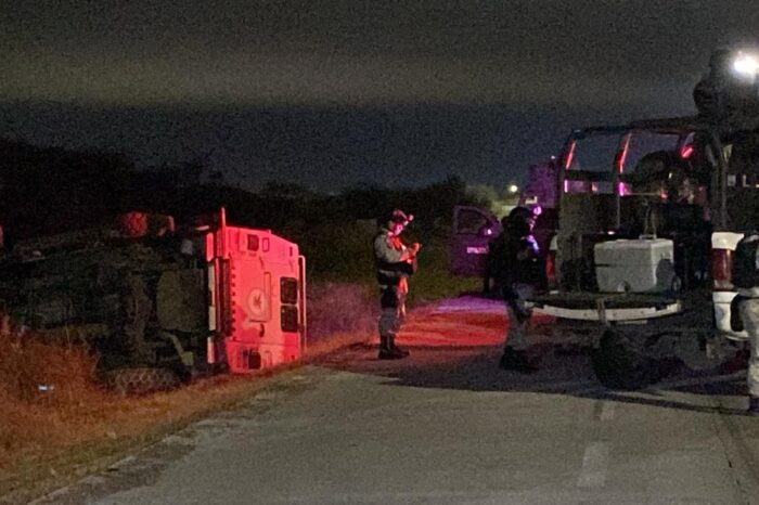 Volcadura de vehículo blindado de la Guardia Nacional en el Libramiento Mex II