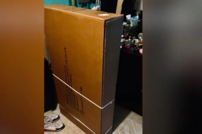 Joven intenta abrir una caja con un cuchillo y por accidente se mata en Edomex