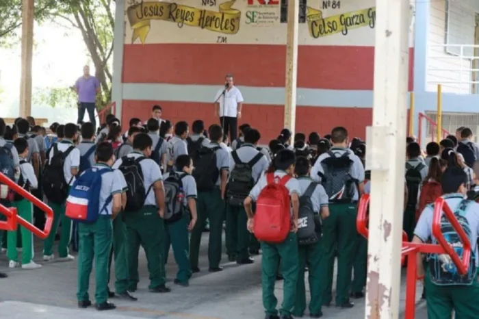 Hombre se hace pasar por psicólogo y amenaza alumnos en secundaria de Yucatán