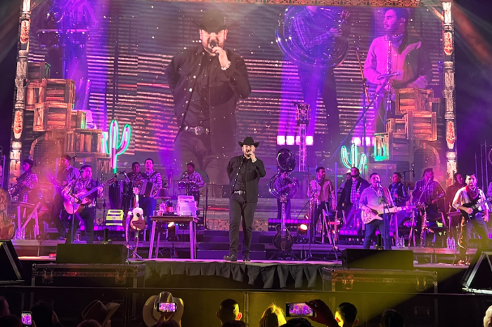 Arma Edén Muñoz fiestón de más de 3 horas en Sames Auto Arena de Laredo