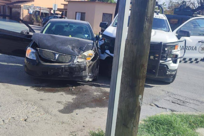 Elementos de la GN se pasan alto y provocan accidente